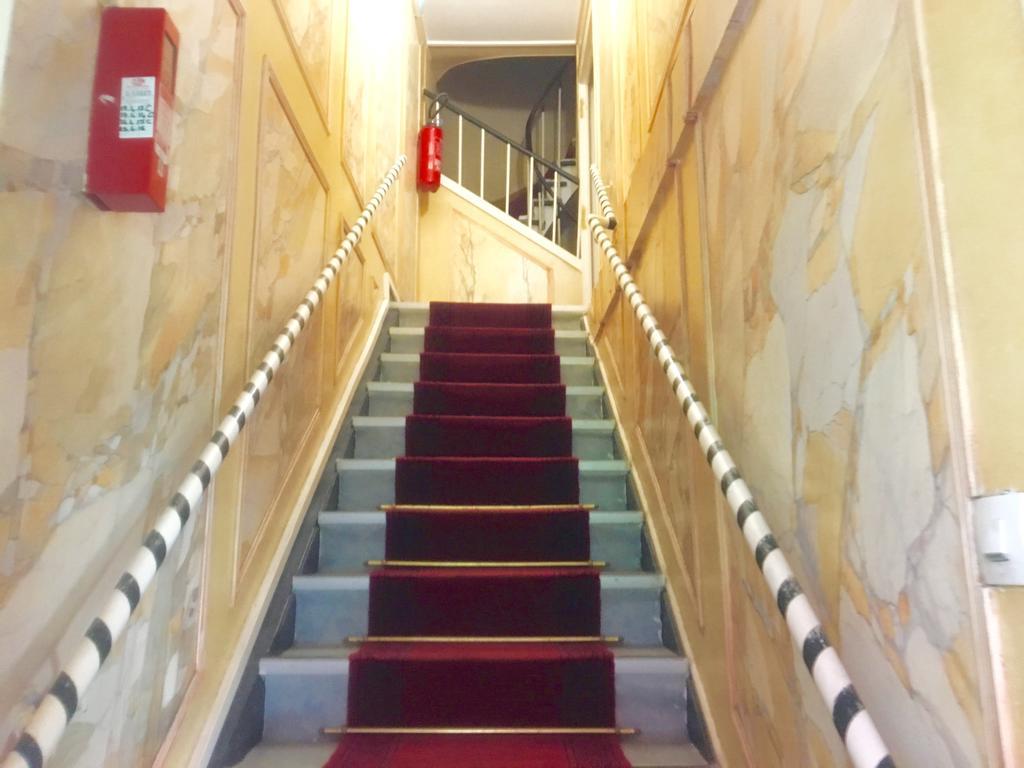 Hotel Du Centre Париж Экстерьер фото